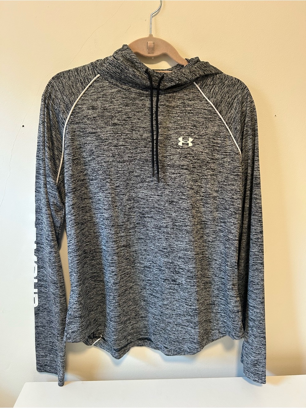 Under Armour Women’s Heather Charcoal Gray Pullover Hoodie